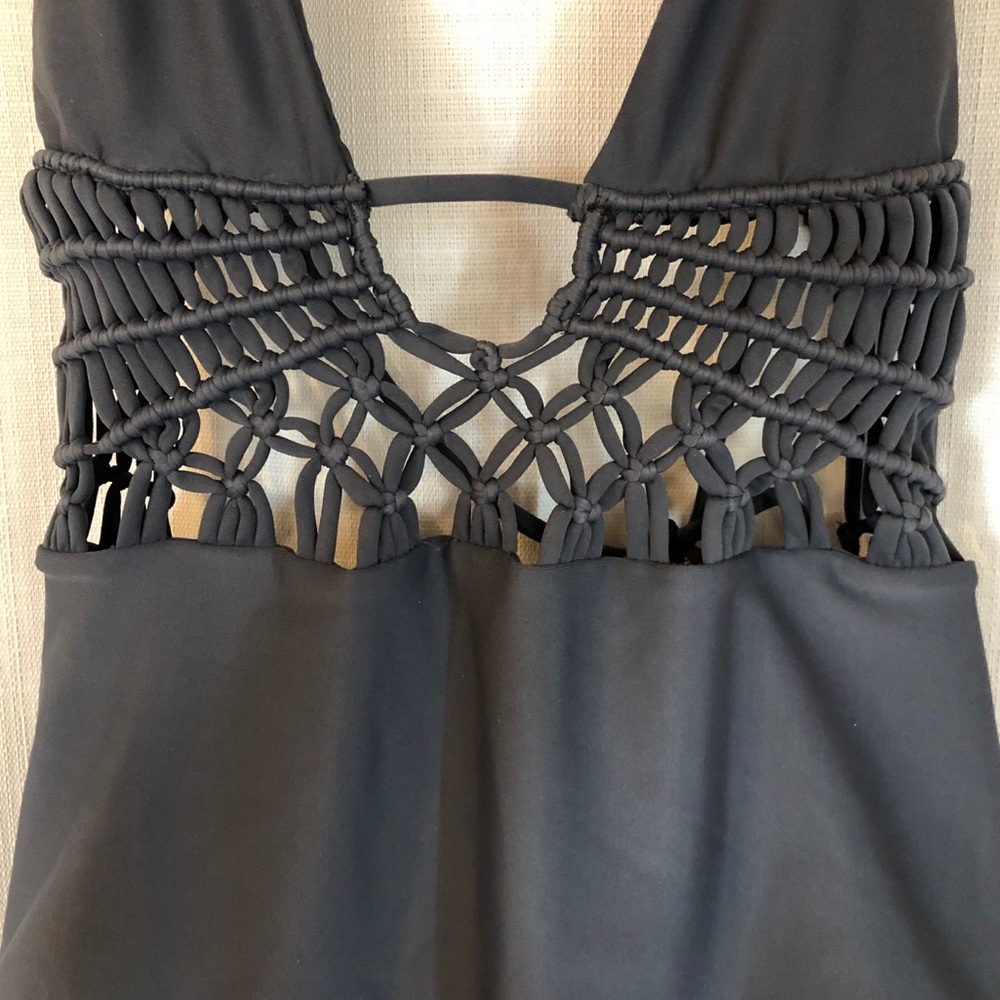 Gillia one piece - Picture 3 of 4